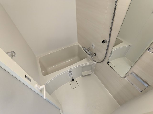 バス・シャワールーム　コンパクトで使いやすいお風呂です