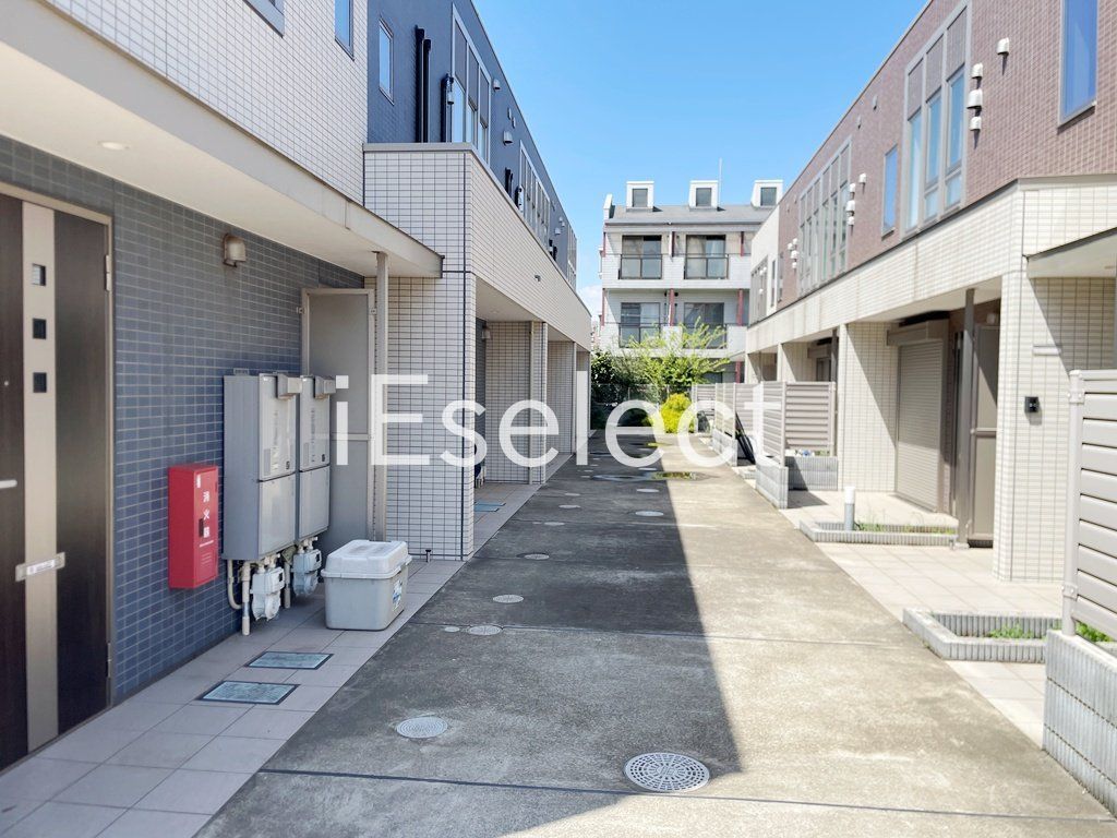 エントランス　お部屋へはこちらから★