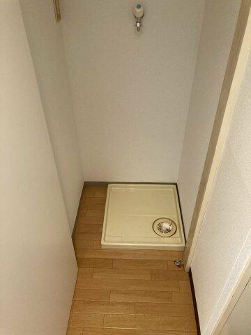 その他設備　同建物別部屋参考室内洗濯機置場