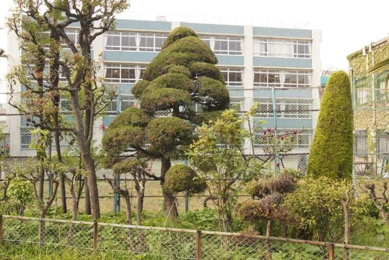 中学校　私立成女学園中学校（中学校）まで425m