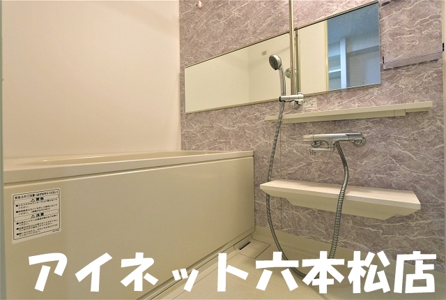バス・シャワールーム　一日の疲れを癒しましょう。