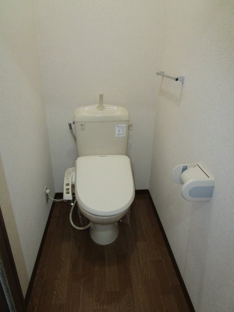 トイレ　写真は202号室です（参考）