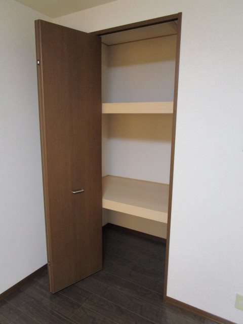 収納　写真は202号室です（参考）