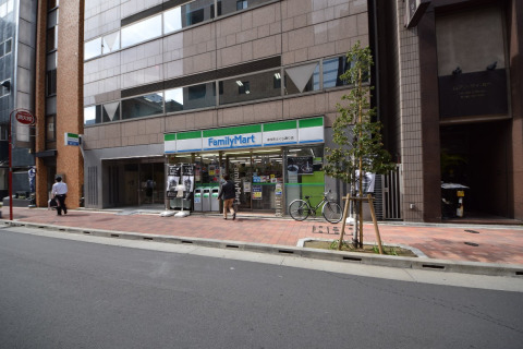 コンビニ　ファミリーマート 神田神保町二丁目店（コンビニ）まで60m