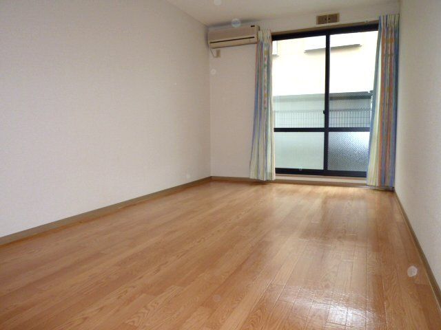 居室・リビング　７．５帖の洋室です。