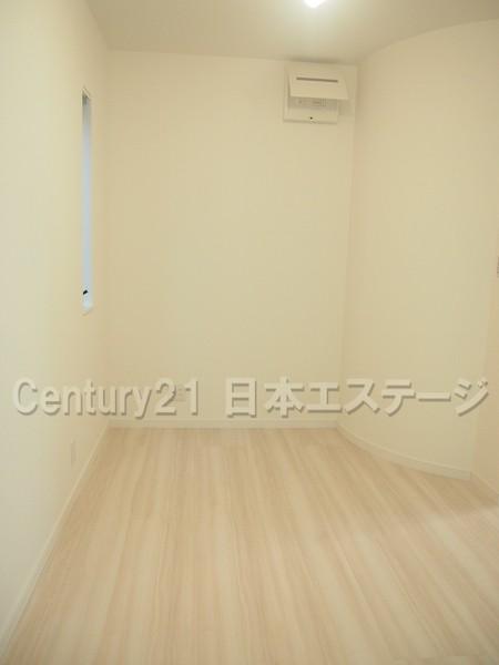 居室・リビング　２面に窓のあるお部屋です