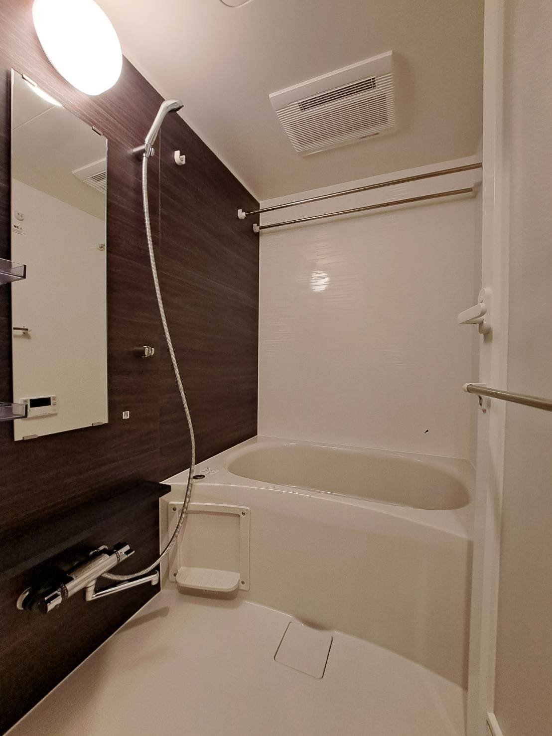 バス・シャワールーム　写真は同タイプ住居です。