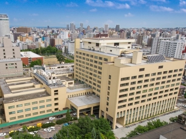 病院　札幌医科大学附属病院（病院）まで454m