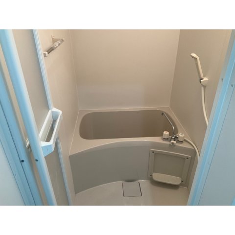 バス・シャワールーム　コンパクトで使いやすいお風呂です