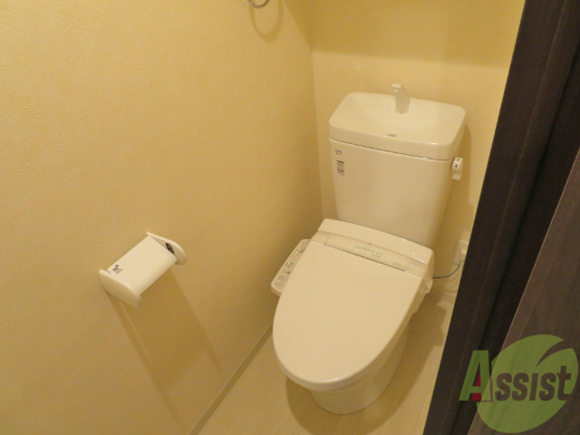 トイレ　トイレは嬉しいウォシュレット機能付きですよー。