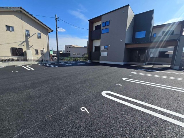 駐車場　全区画にEV充電対応の駐車場