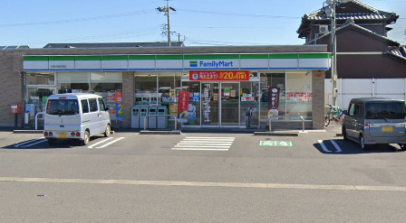 コンビニ　ファミリーマート 四日市東日野店（コンビニ）まで261m