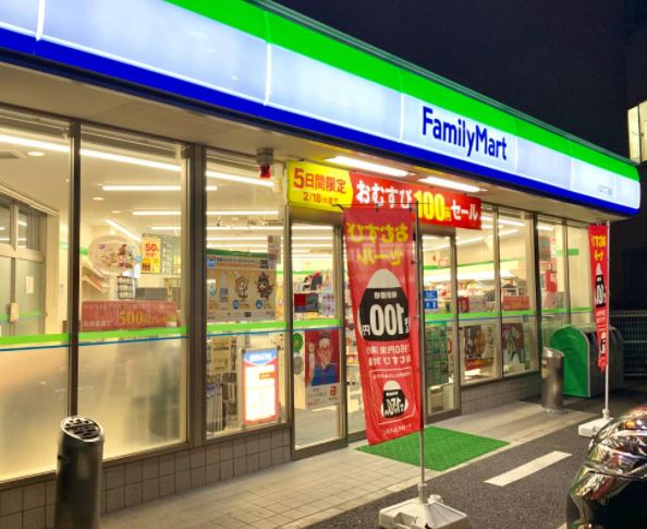 コンビニ　ファミリーマート八広駅前店（コンビニ）まで365m