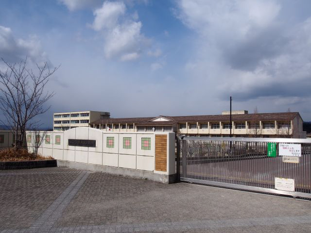 小学校　梅美台小学校（小学校）まで327m