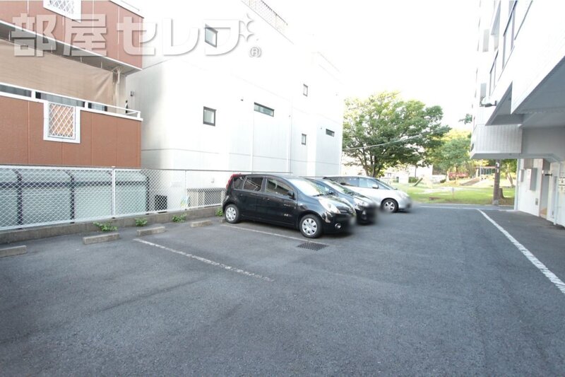 駐車場　共有階段です。