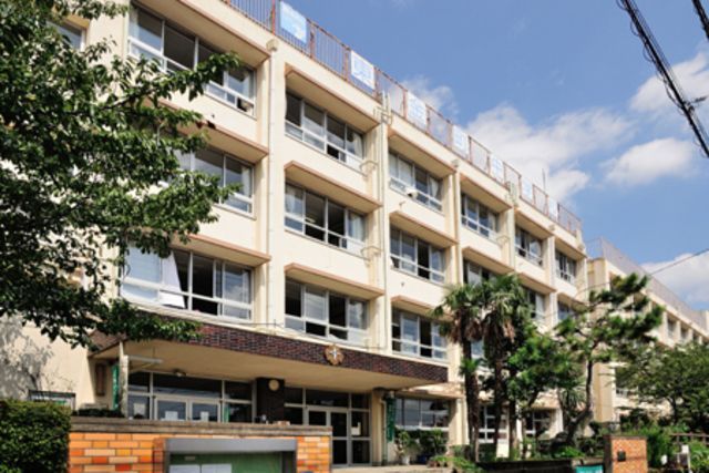 中学校　葛飾区立東金町中学校（中学校）まで696m