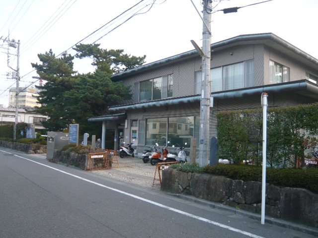 図書館　辻堂市民図書館（図書館）まで500m