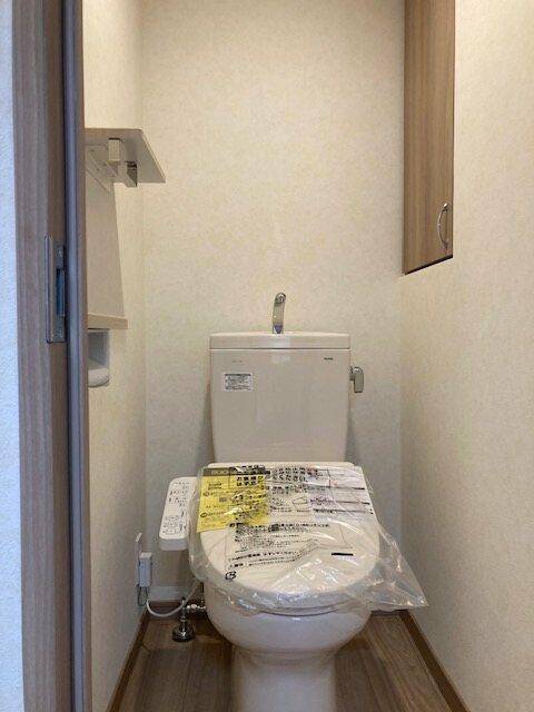 トイレ　温水洗浄便座です