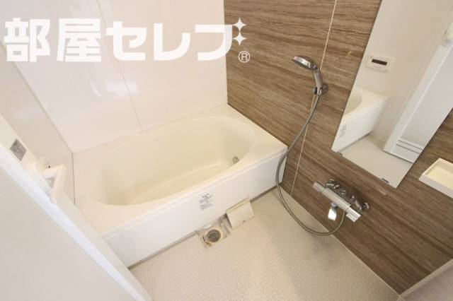 バス・シャワールーム　浴槽写真です。追炊き機能もあっても快適です。