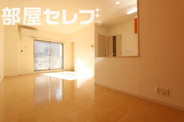 居室・リビング　１７．１帖のリビングです。広々として解放的なお部屋です。