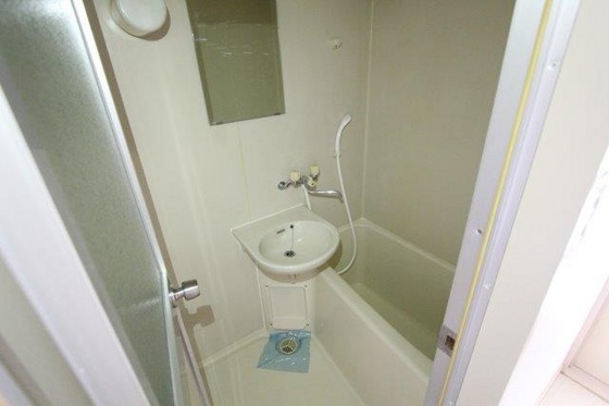 バス・シャワールーム　※別部屋の写真です