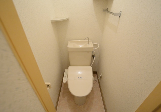 トイレ　シンプルで掃除のしやすいトイレです♪