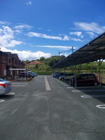 駐車場　駐車場に車を止められます
