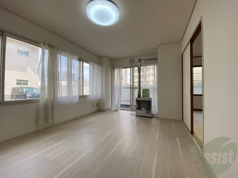 居室・リビング　広くてキレイなお部屋が広がっていて、充実した生活が送れそう。