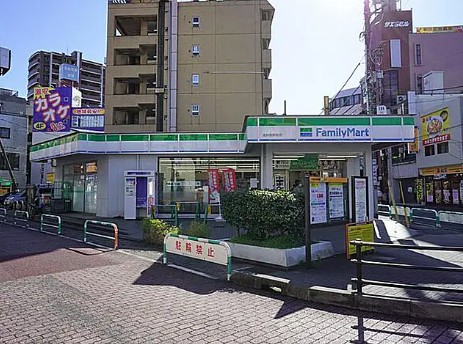 コンビニ　ファミリーマート 南林間駅前店（コンビニ）まで162m