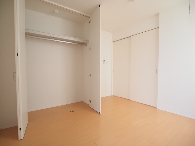 収納　大きく開くクローゼット