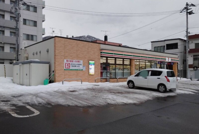 コンビニ　セブンイレブン札幌南14条西15丁目店（コンビニ）まで326m