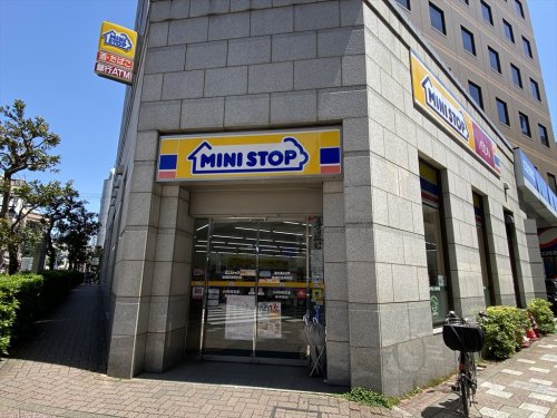 コンビニ　ミニストップ 板橋区役所前店（コンビニ）まで126m