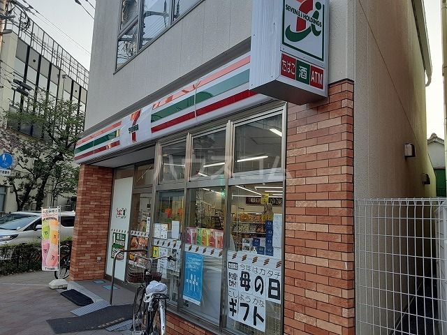 コンビニ　セブンイレブン　日暮里中央通（コンビニ）まで1096m