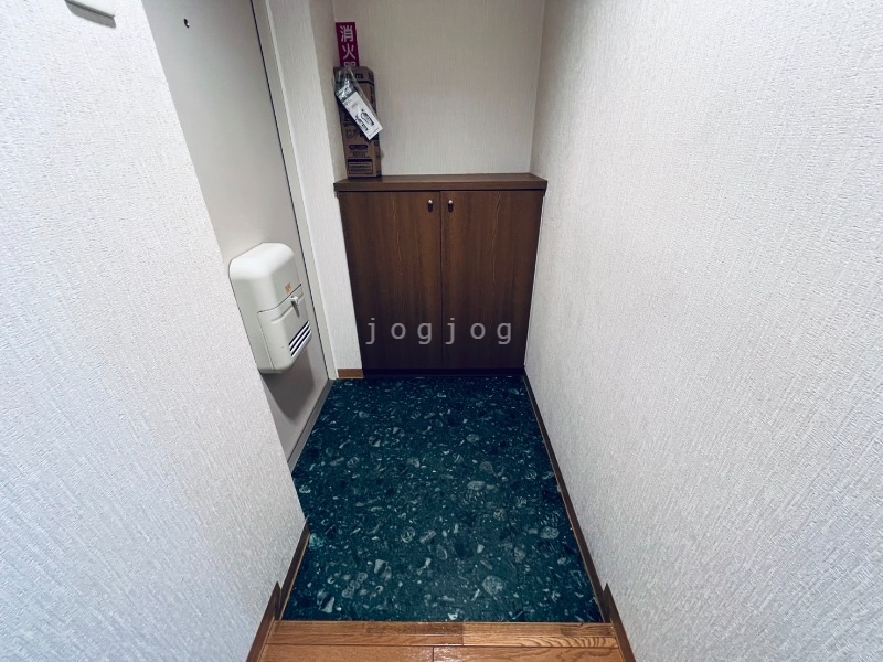 玄関　明るい開放的な玄関です。