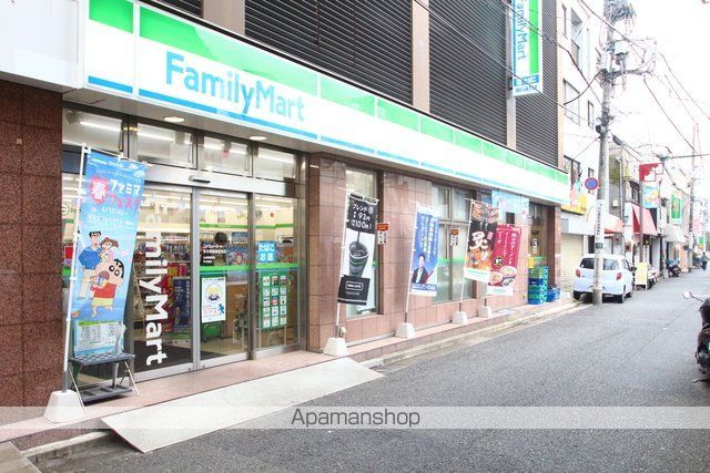 コンビニ　ファミリーマート新井薬師前駅南店（コンビニ）まで390m