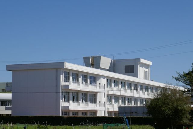 中学校　磐田市立竜洋中学校（中学校）まで356m