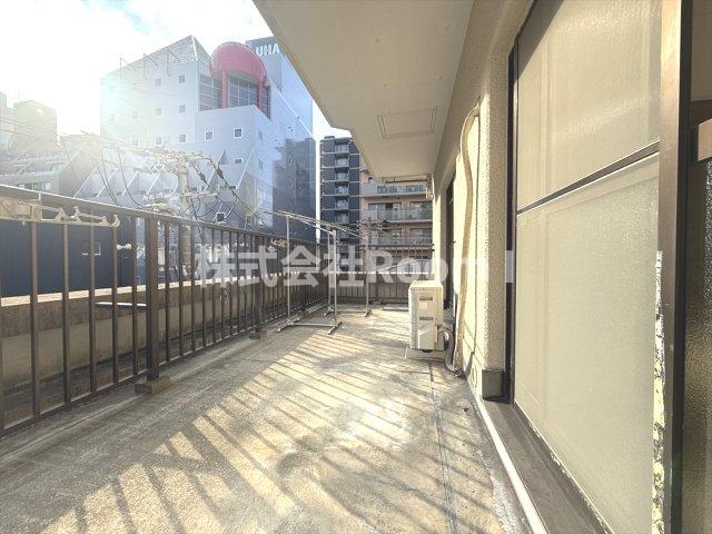 バルコニー　陽当たり良好なバルコニーです