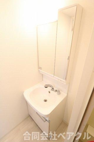 洗面設備　コンパクトで使いやすい洗面所