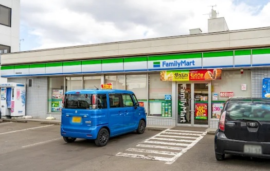 コンビニ　ファミリーマート恵庭京町店（コンビニ）まで261m