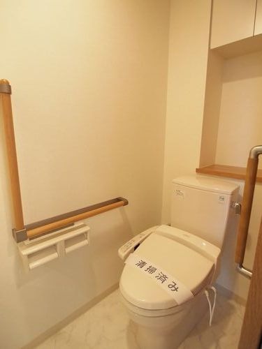 トイレ　温水洗浄便座付のトイレ
