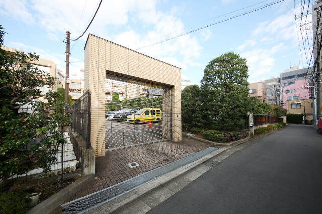 その他共有部分　駐車場入り口