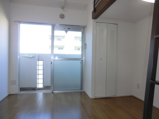 その他部屋・スペース　天井が高いので、お部屋が広く感じます。