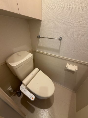 ＪＲ内房線 袖ケ浦駅 バス乗車時間：8分 最寄りバス停で下車 徒歩2分 2階建 築13年のトイレ写真