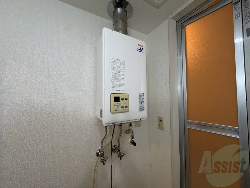 その他設備　給湯器は簡単操作で温度調整ができますよ。