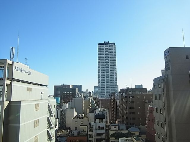 眺望　バルコニーからの青い空