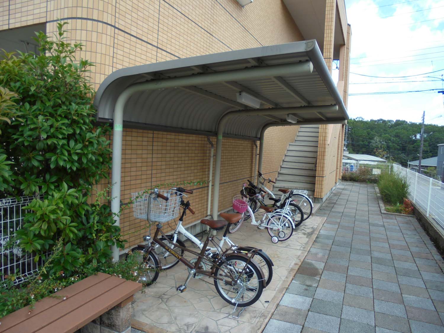 近鉄京都線 高の原駅 バス乗車時間：22分 最寄りバス停で下車 徒歩1分 2階建 築21年のその他写真