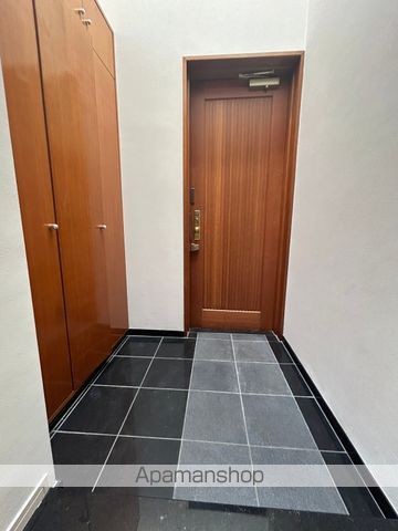 四谷三栄町ビルの玄関写真