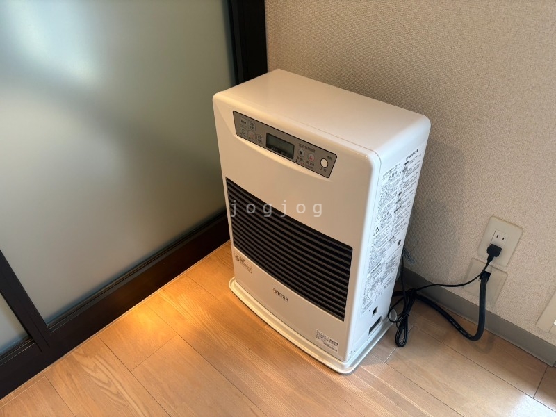 その他設備　冬はあったか石油ストーブです。