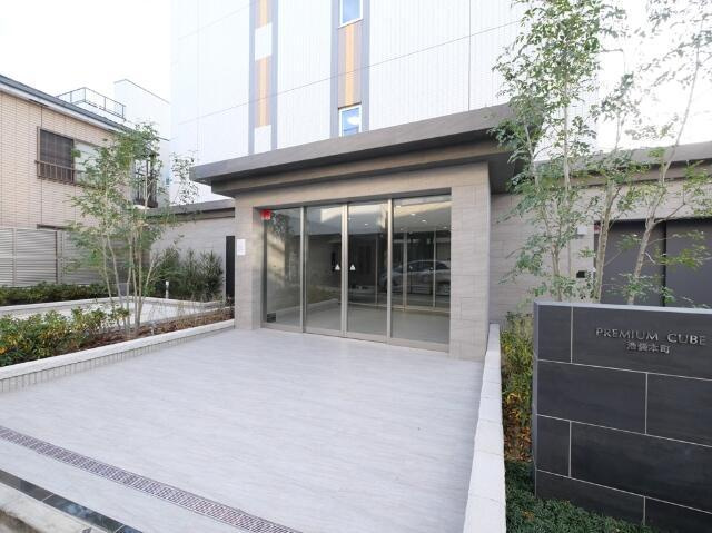 エントランス　建物の入り口です