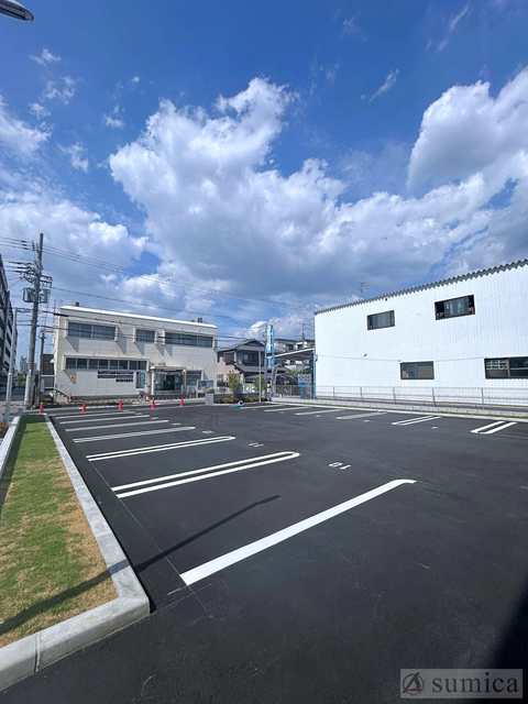 その他共有部分　広々とした敷地内駐車場を完備♪♪